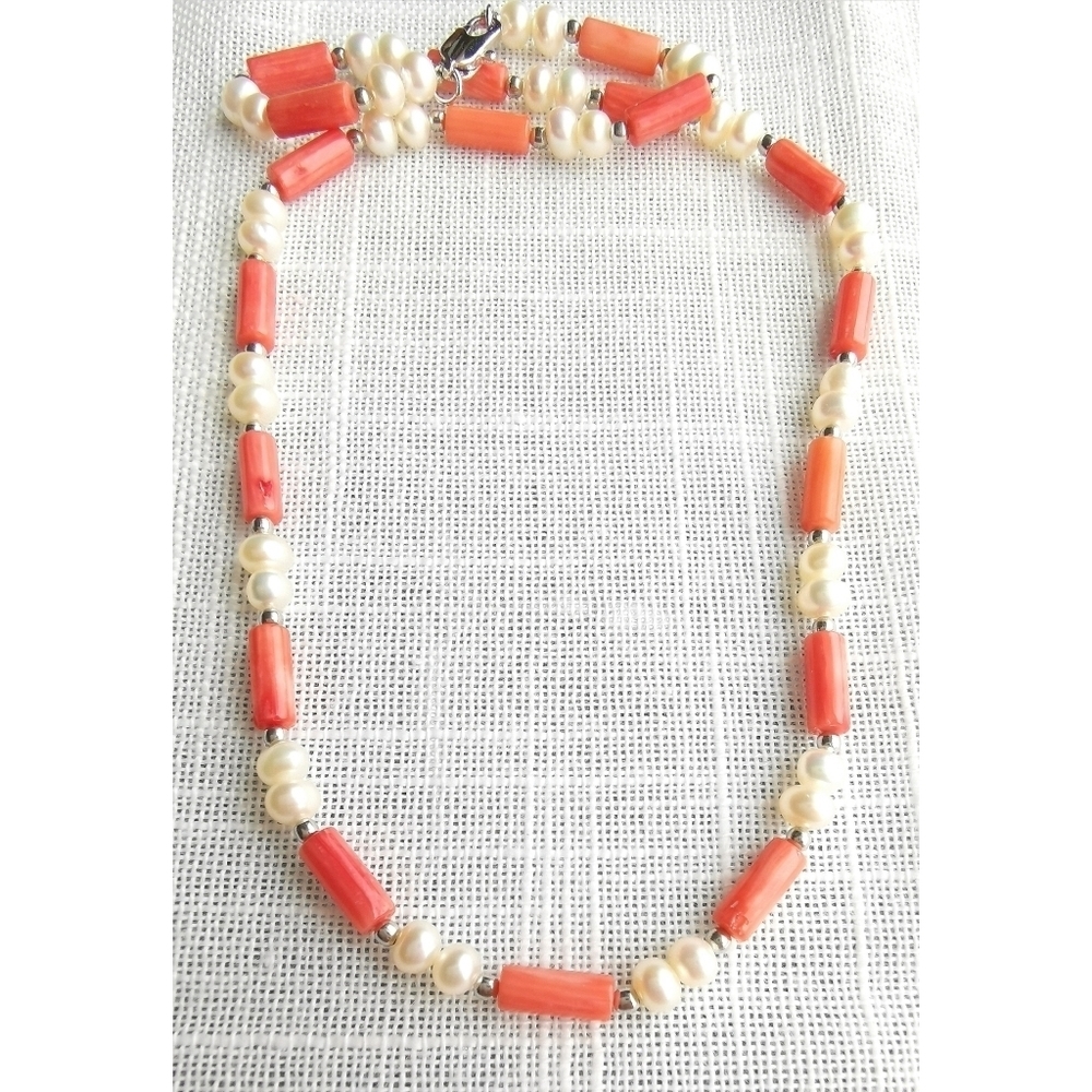 Coral Freshwater pearl necklace 🆕